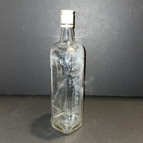 Gordon’s London Dry Gin Glass Liquor Bottle - Picture 2 of 8